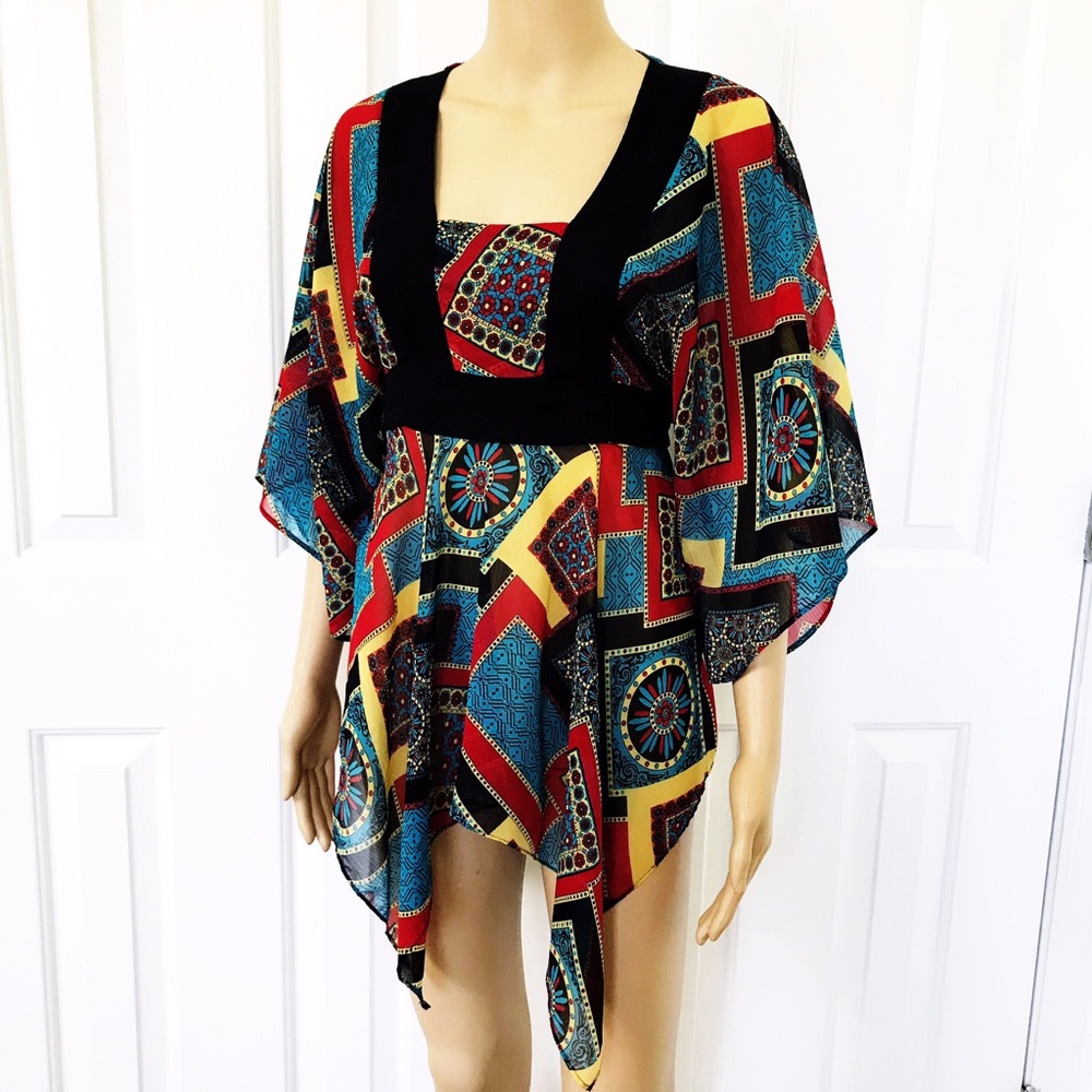 Bison bisou. Geometric Aline Bell Sleeve Top